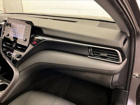 Used 2022 Toyota Camry LE w/ Convenience Package image 14