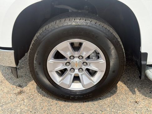 Certified 2025 Chevrolet Silverado 1500 W/T RWD image 12