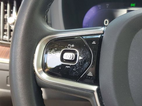 Certified 2023 Volvo XC60 B5 Ultimate w/ Protection Package image 19