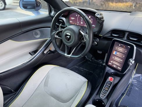 Used 2023 McLaren Artura Vision image 37