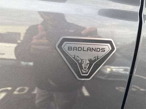 Used 2021 Ford Bronco Badlands image 12