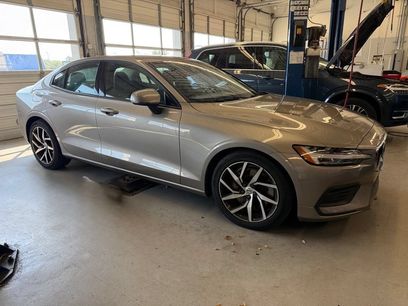 Used 2019 Volvo S60 T6 Momentum w/ Multimedia Package