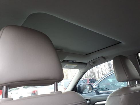 Used 2017 Toyota Highlander XLE image 13