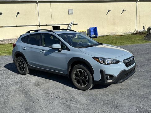 Used 2022 Subaru Crosstrek 2.0i Premium w/ Popular Package #3 AWD/4WD image 2