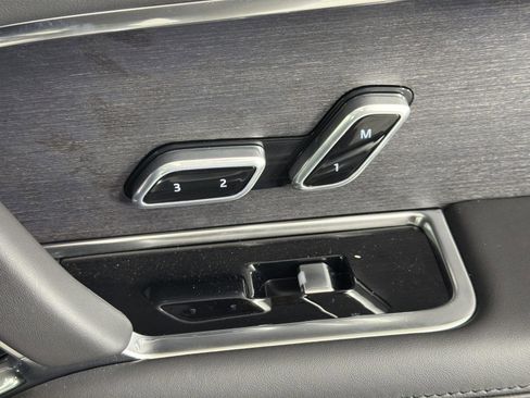 New 2025 Land Rover Range Rover Long Wheelbase SE image 33
