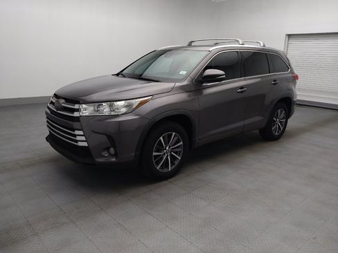 Used 2018 Toyota Highlander XLE FWD image 2