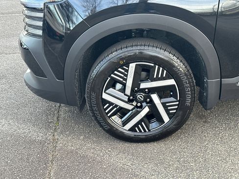 New 2026 Nissan Kicks SV image 11