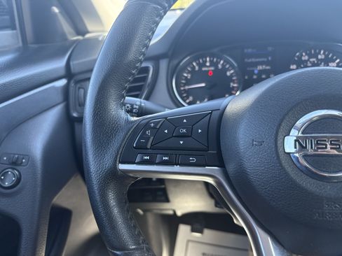 Used 2020 Nissan Rogue SV FWD image 19