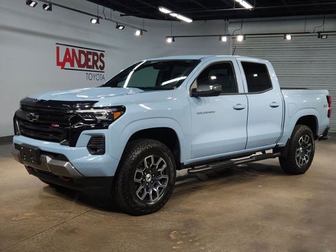 Used 2025 Chevrolet Colorado Z71 image 3