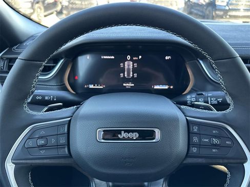 New 2025 Jeep Grand Cherokee Limited image 13