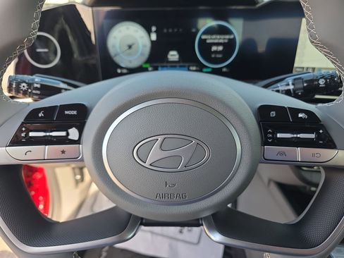 New 2025 Hyundai Elantra SEL image 27