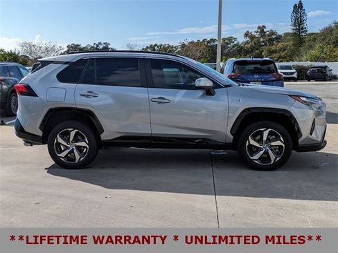 Used 2022 Toyota RAV4 SE image 4