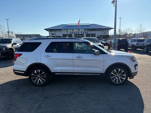 Used 2018 Ford Explorer Platinum image 4
