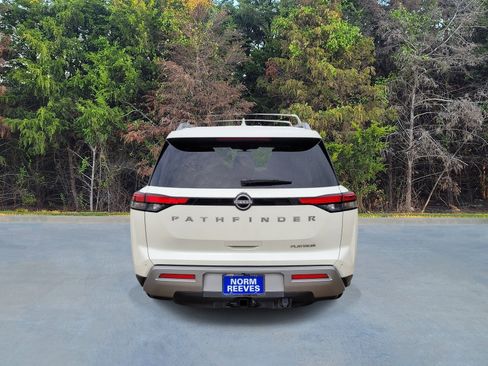 Used 2024 Nissan Pathfinder Platinum FWD image 18