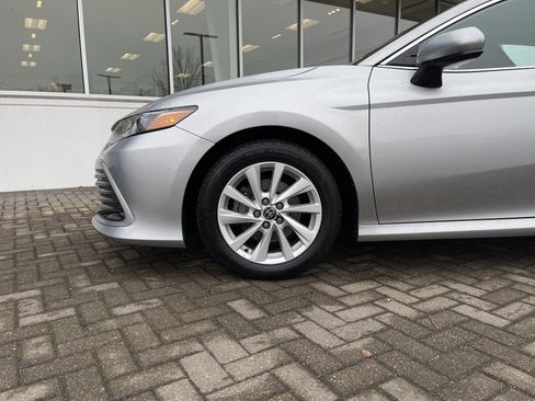 Used 2022 Toyota Camry LE image 10
