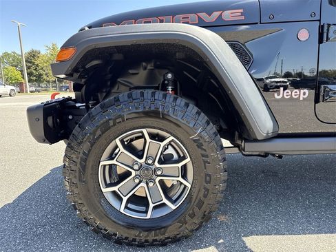 New 2025 Jeep Gladiator Mojave image 10