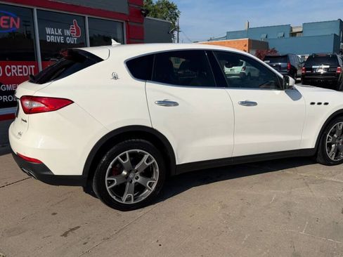 Used 2017 Maserati Levante AWD/4WD image 4