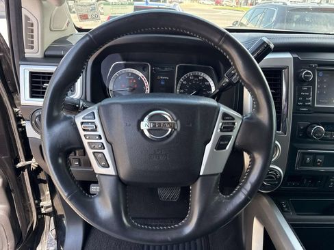 Used 2016 Nissan Titan PRO-4X w/ Pro-4x Convenience Package AWD/4WD image 21
