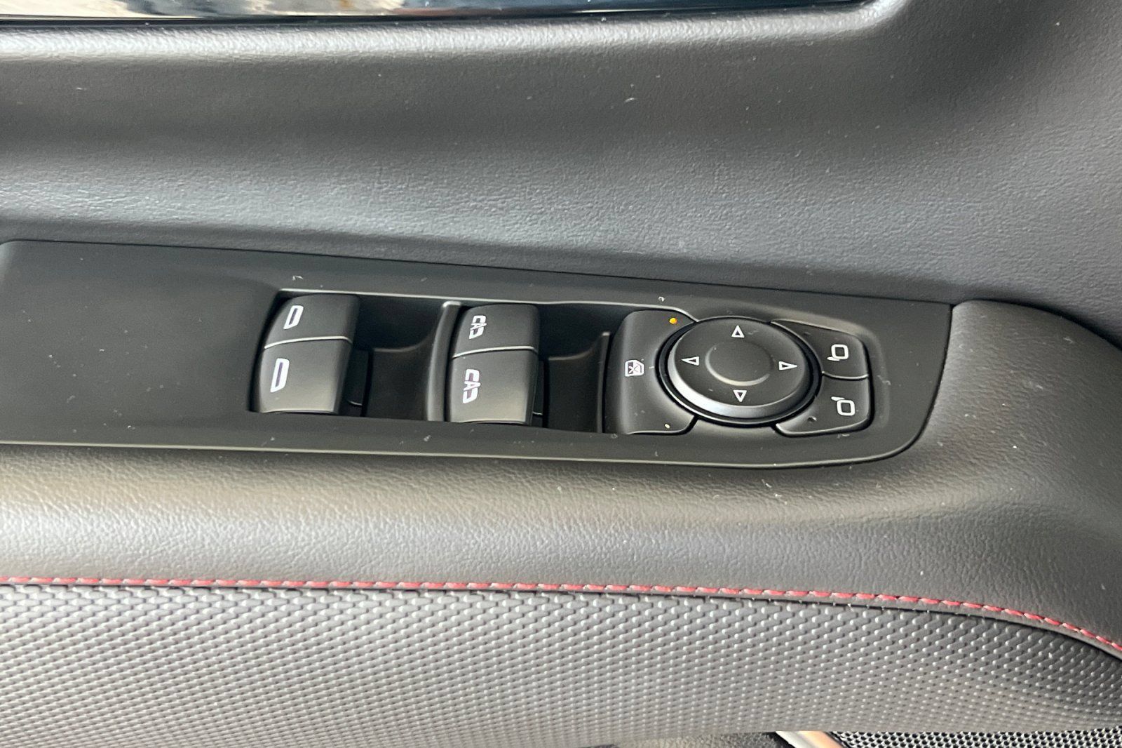 Used 2026 Chevrolet Suburban RST RWD image 18