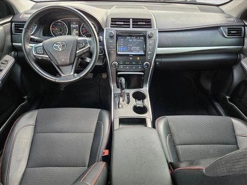 Used 2017 Toyota Camry SE image 18