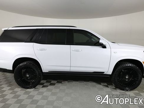 Used 2026 Cadillac Escalade Platinum Sport w/ LPO, ONYX Package AWD/4WD image 4