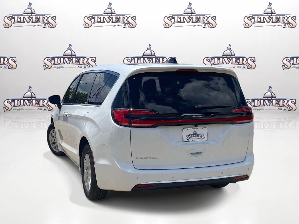New 2027 Chrysler Pacifica Select FWD image 4