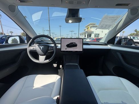 Used 2022 Tesla Model Y Long Range AWD/4WD image 25
