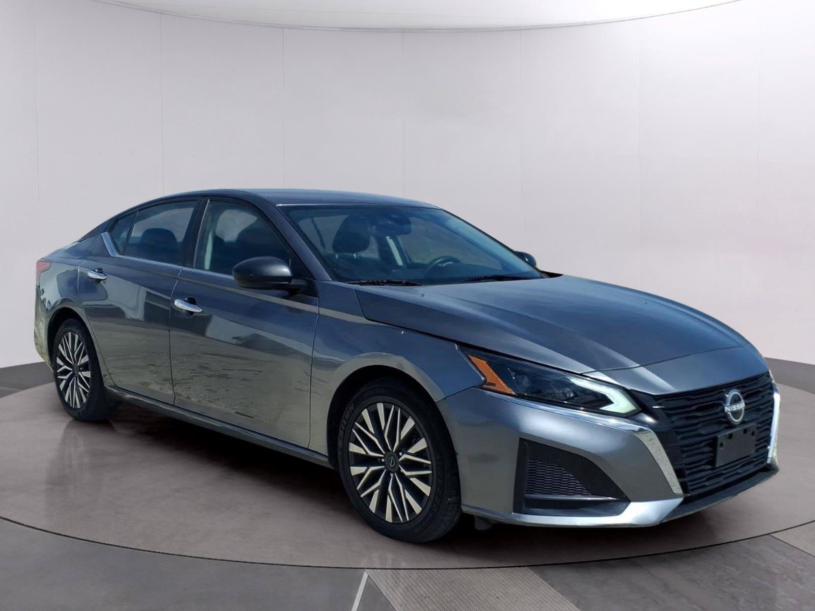 Used 2024 Nissan Altima 2.5 SV FWD image 7