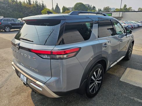 Used 2023 Nissan Pathfinder Platinum image 6