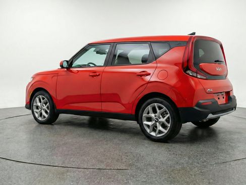 Used 2025 Kia Soul LX w/ LX Technology Package FWD image 6