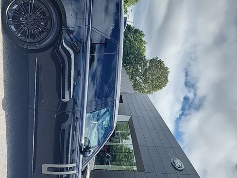 New 2026 Land Rover Range Rover Long Wheelbase SE AWD/4WD image 8