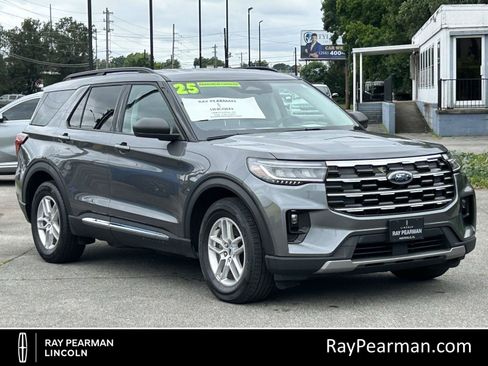 Used 2025 Ford Explorer Active w/ Active Comfort Package RWD image 1