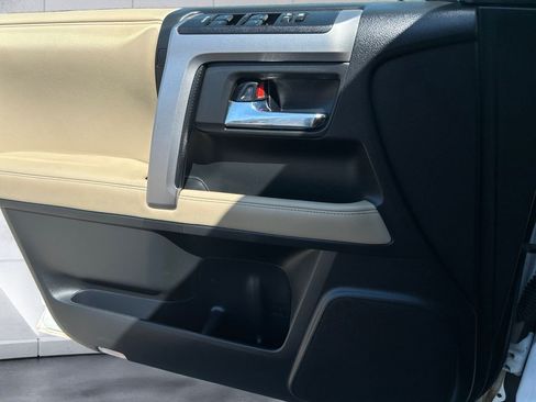 Used 2018 Toyota 4Runner SR5 AWD/4WD image 12