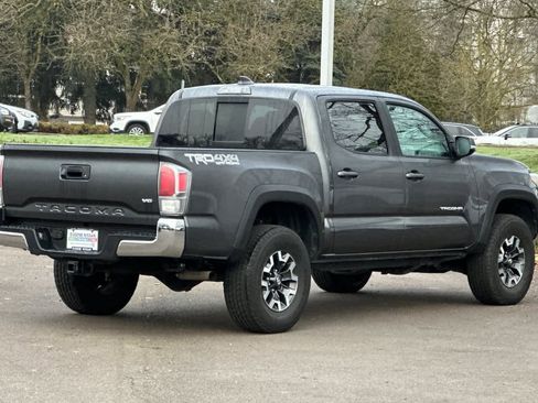 Used 2021 Toyota Tacoma TRD Off-Road image 2