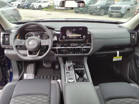 Certified 2024 Nissan Pathfinder SV AWD/4WD image 10