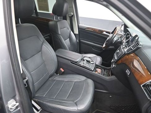 Used 2017 Mercedes-Benz GLS 450 4MATIC image 32
