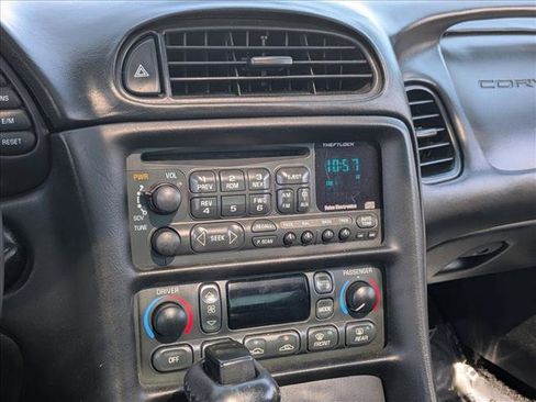 Used 2004 Chevrolet Corvette Coupe w/ Roof Package image 13