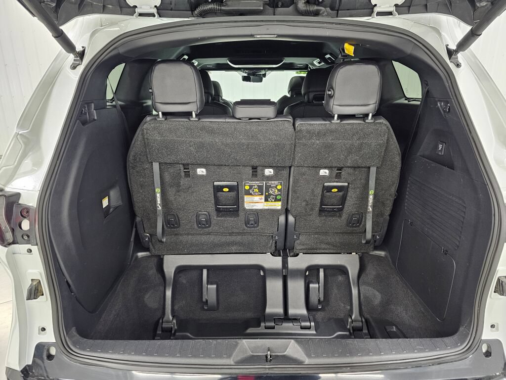 Used 2026 Toyota Sienna Platinum AWD/4WD image 16