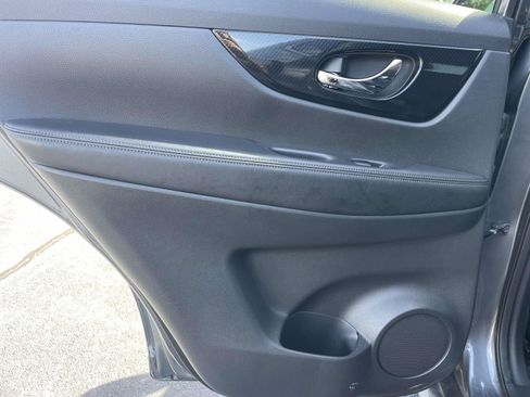 Used 2019 Nissan Rogue SL w/ Premium Package FWD image 12