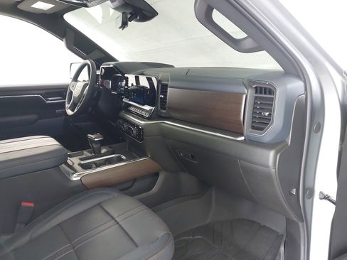 Used 2025 Chevrolet Silverado 1500 High Country w/ High Country Premium Package AWD/4WD image 29