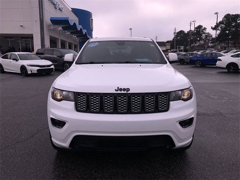Used 2020 Jeep Grand Cherokee Altitude image 3