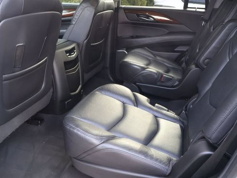 Used 2019 Cadillac Escalade 4WD w/ LPO, Radiant Package image 25