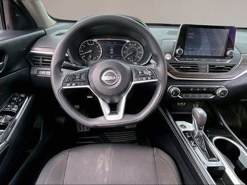 Used 2023 Nissan Altima 2.5 SV image 8