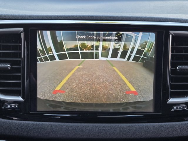 Certified 2025 Chrysler Pacifica Select FWD image 18