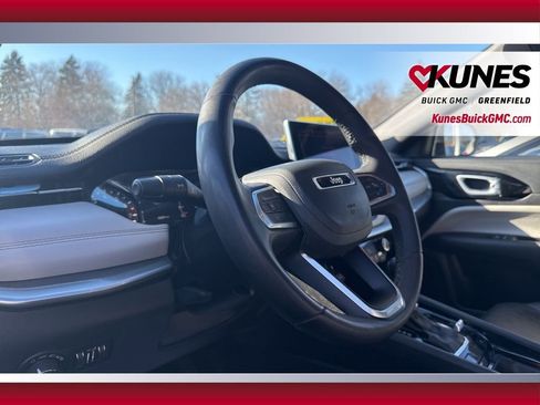 Used 2025 Jeep Compass Limited image 18