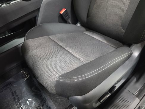 Used 2025 Nissan Rogue SV image 27