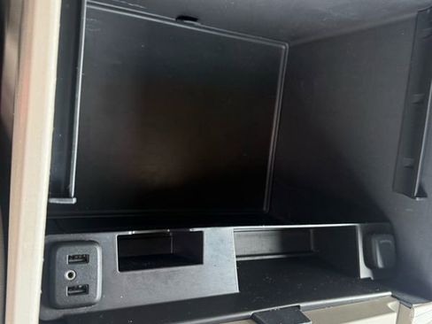 Used 2016 GMC Yukon SLT image 42