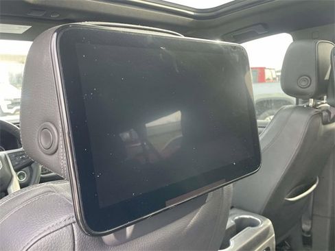 Used 2021 GMC Yukon XL Denali w/ Denali Premium Package image 13