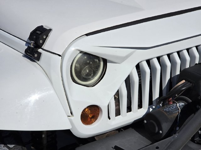 Used 2013 Jeep Wrangler Unlimited Rubicon w/ Connectivity Group AWD/4WD image 11