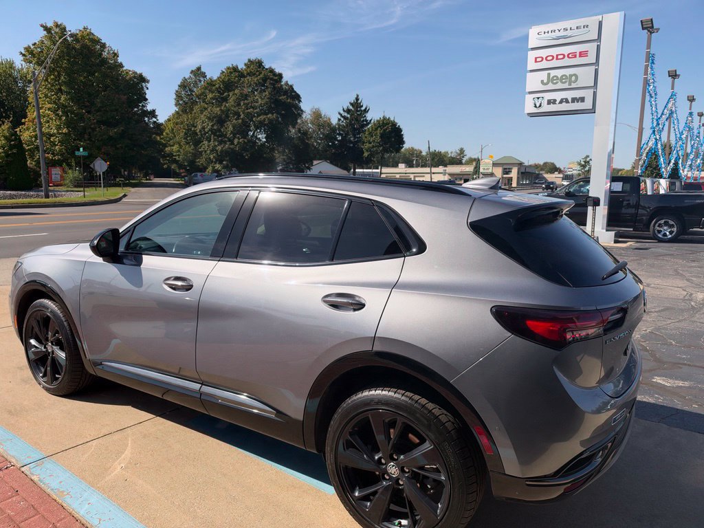 Used 2022 Buick Envision Essence w/ Technology Package II FWD image 8